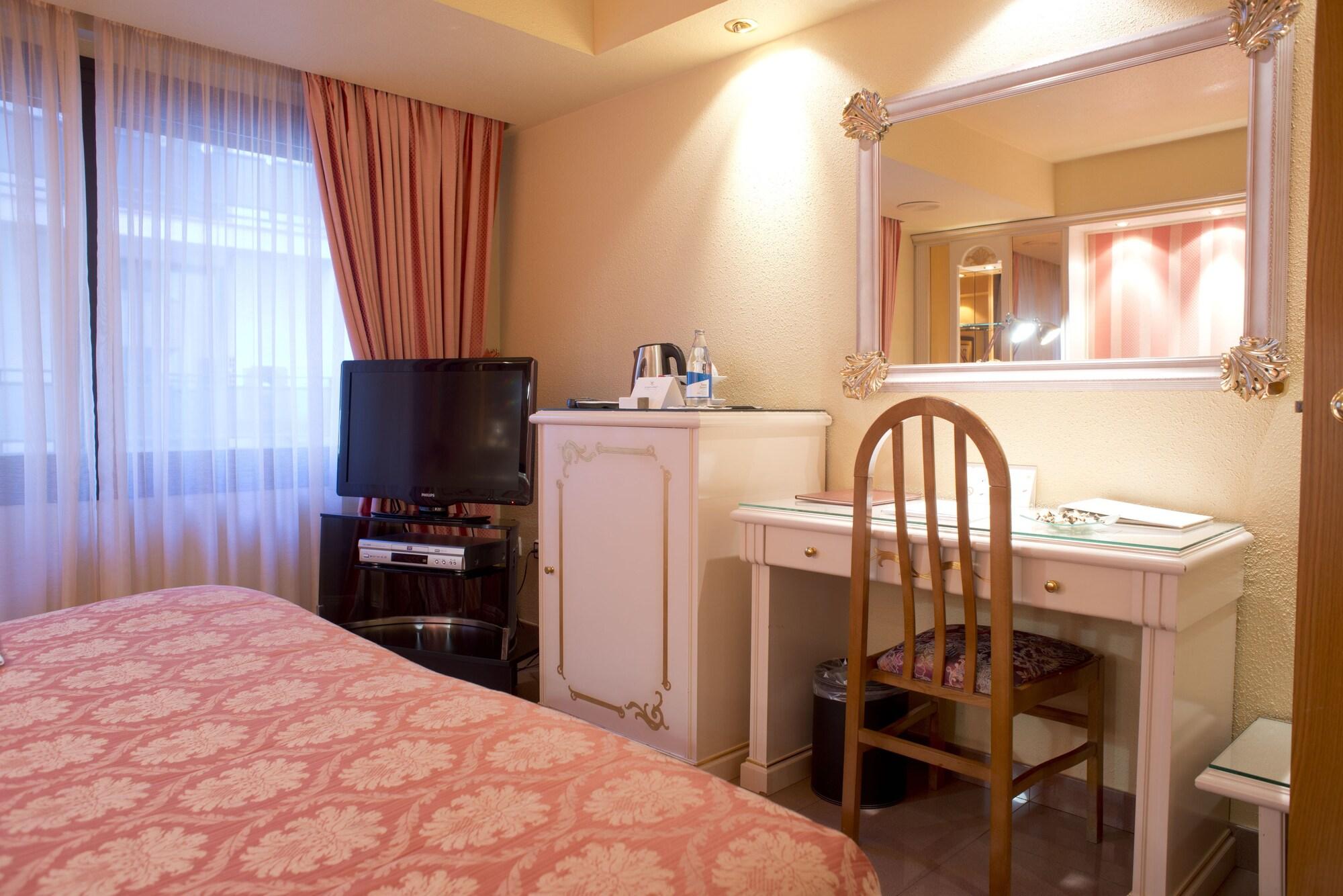 A Casa Canut Hotel Gastronomic Les Escaldes Εξωτερικό φωτογραφία A room at the hotel