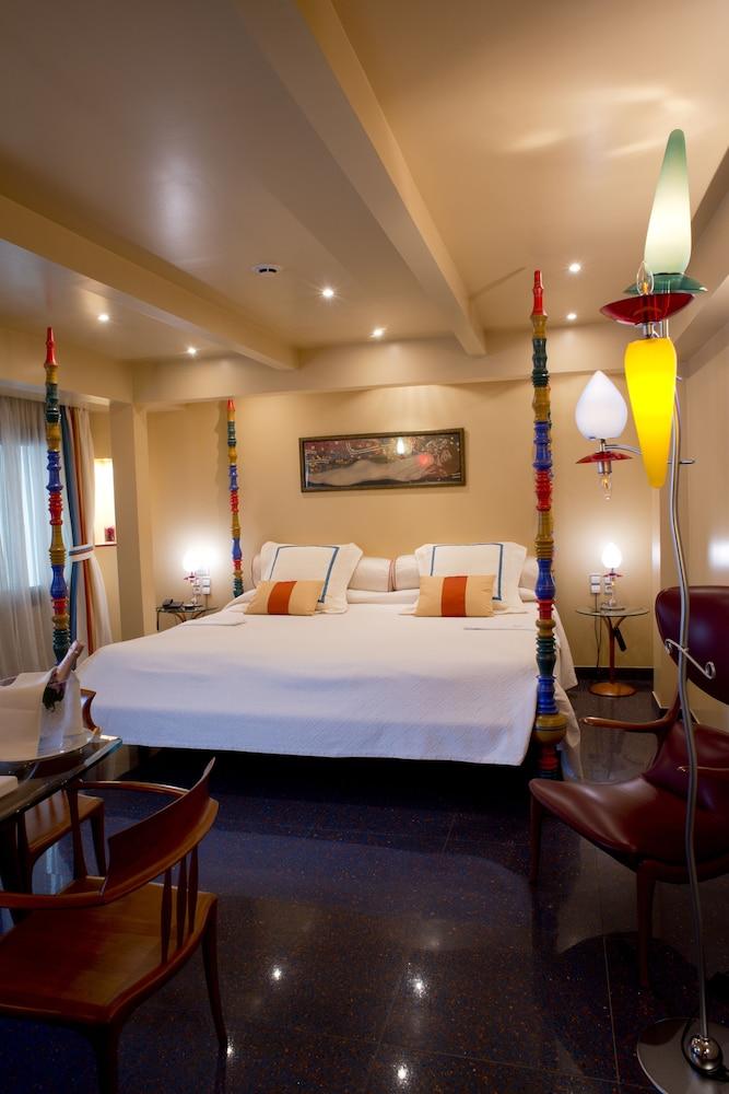 A Casa Canut Hotel Gastronomic Les Escaldes Εξωτερικό φωτογραφία A suite at the hotel