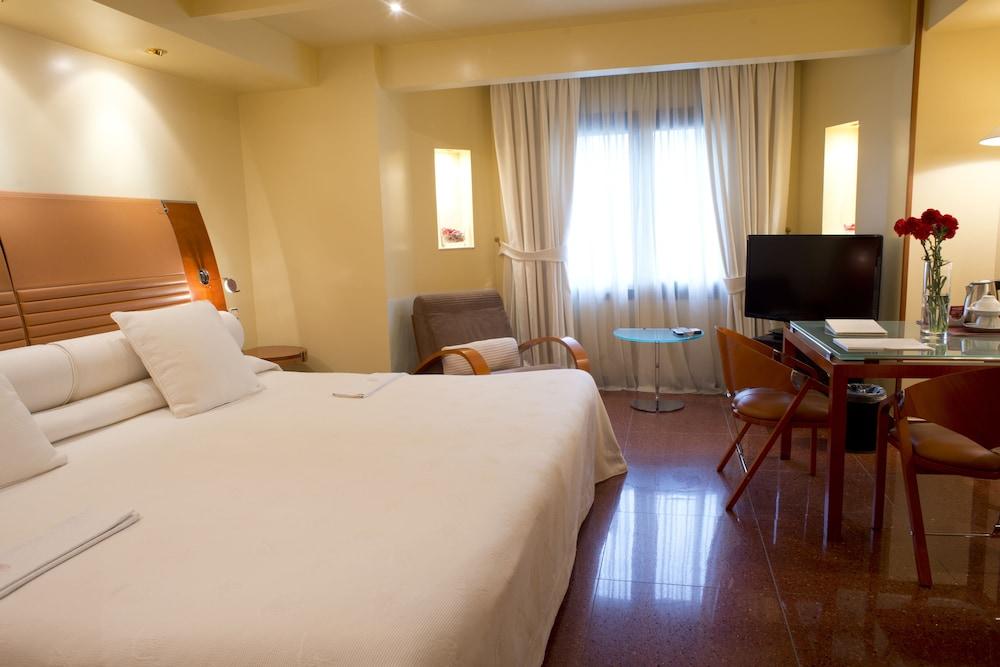A Casa Canut Hotel Gastronomic Les Escaldes Εξωτερικό φωτογραφία A room at the hotel