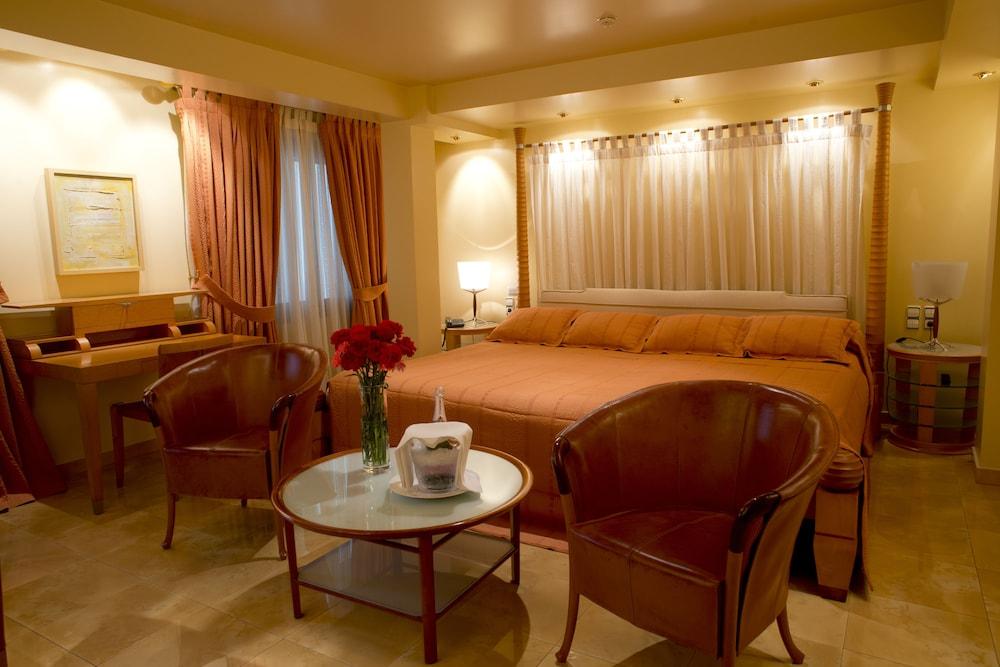 A Casa Canut Hotel Gastronomic Les Escaldes Εξωτερικό φωτογραφία A suite at the Four Seasons Hotel, Bangkok