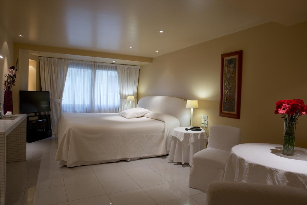 A Casa Canut Hotel Gastronomic Les Escaldes Εξωτερικό φωτογραφία A room at the hotel