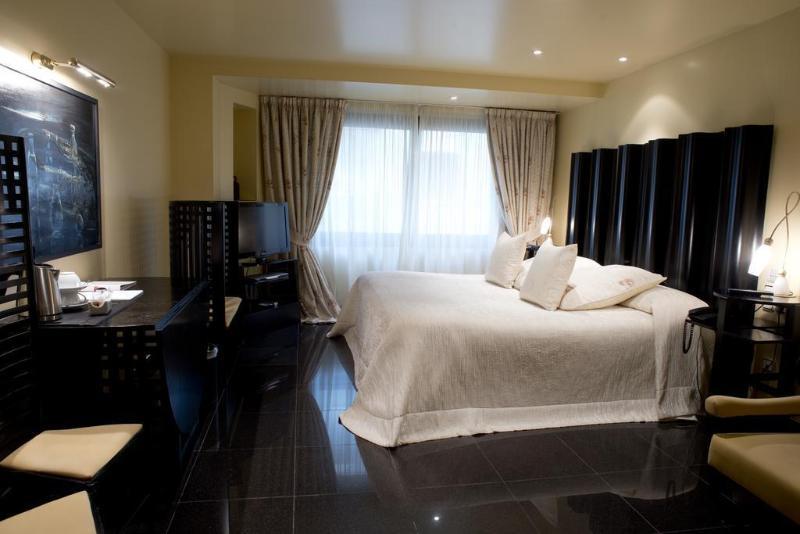 A Casa Canut Hotel Gastronomic Les Escaldes Εξωτερικό φωτογραφία A room at the Mandarin Oriental