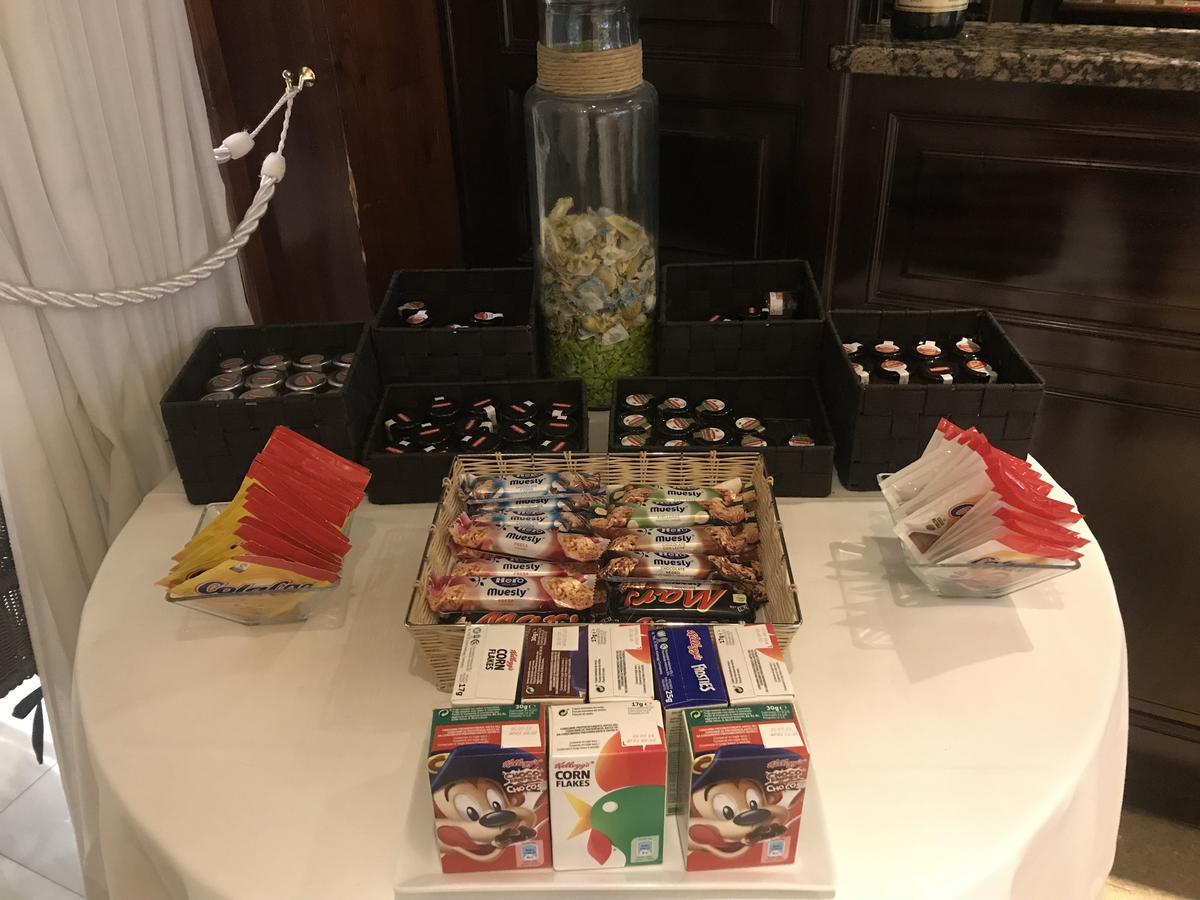 A Casa Canut Hotel Gastronomic Les Escaldes Εξωτερικό φωτογραφία A selection of Swiss International's inflight snacks