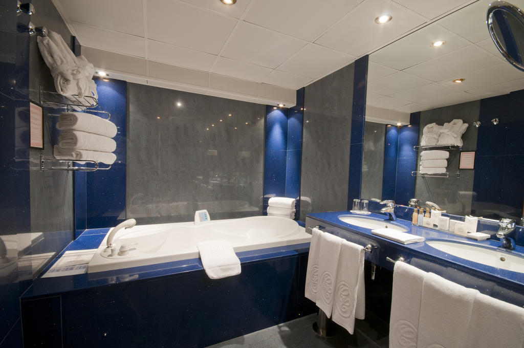 A Casa Canut Hotel Gastronomic Les Escaldes Εξωτερικό φωτογραφία Bathroom