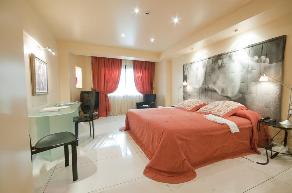A Casa Canut Hotel Gastronomic Les Escaldes Εξωτερικό φωτογραφία A room at the hotel