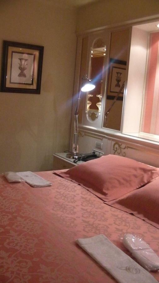 A Casa Canut Hotel Gastronomic Les Escaldes Εξωτερικό φωτογραφία A room at the hotel