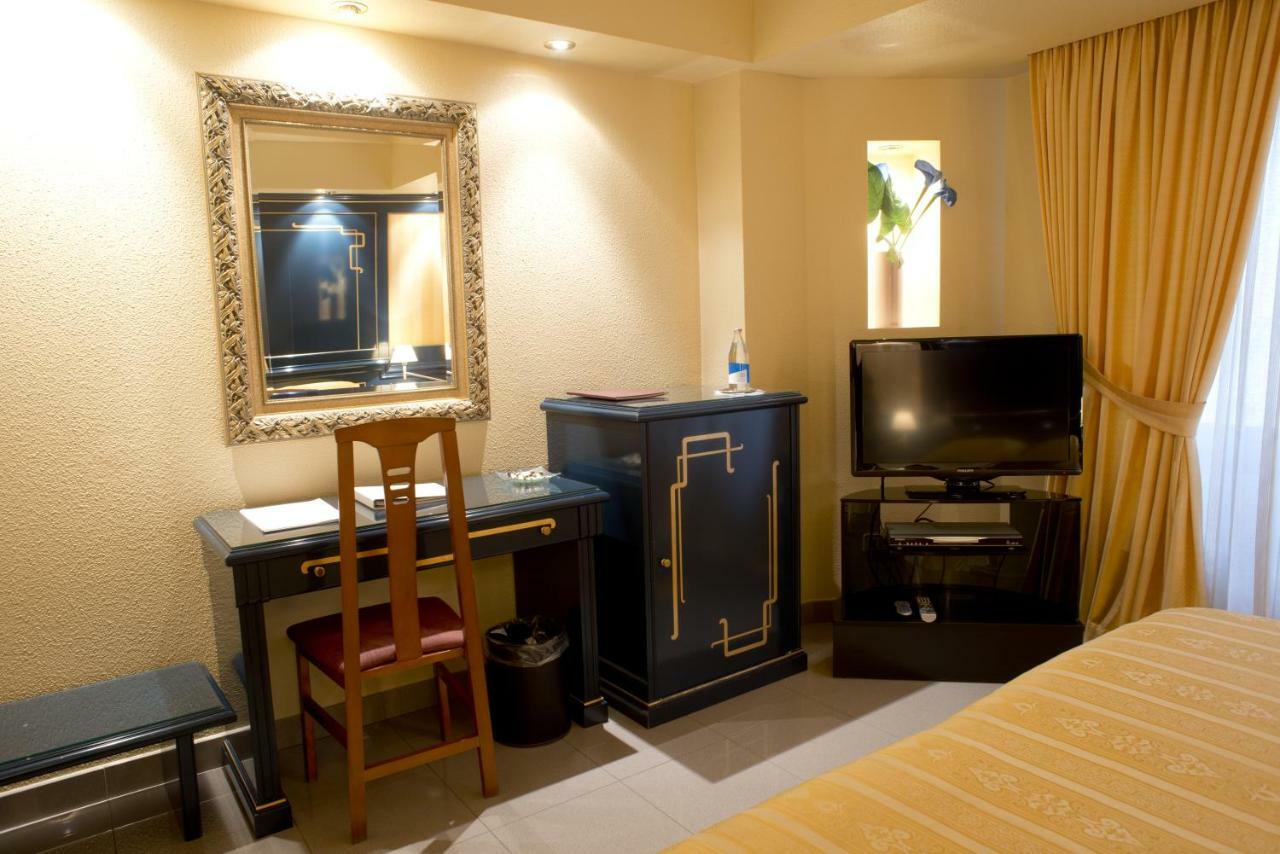 A Casa Canut Hotel Gastronomic Les Escaldes Εξωτερικό φωτογραφία A room at the hotel