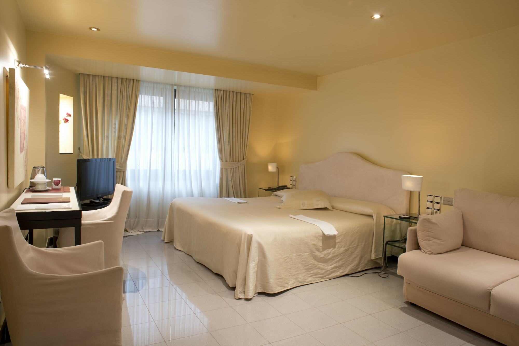 A Casa Canut Hotel Gastronomic Les Escaldes Εξωτερικό φωτογραφία A room at the hotel