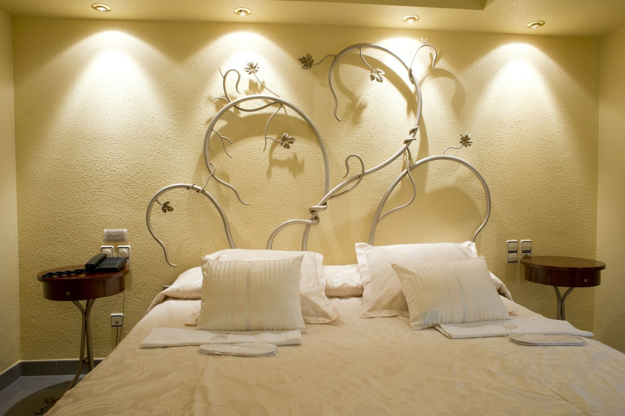 A Casa Canut Hotel Gastronomic Les Escaldes Εξωτερικό φωτογραφία A room at the hotel